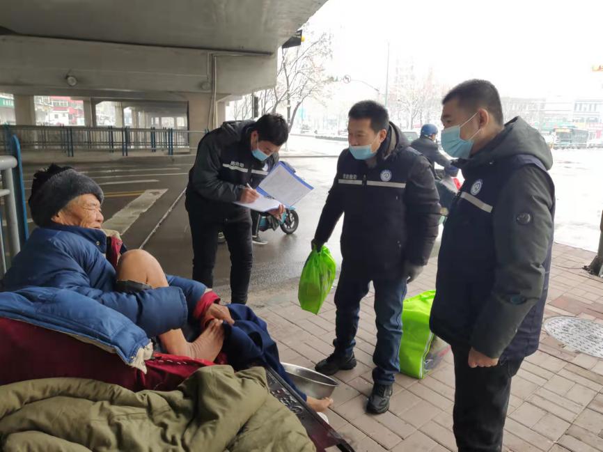 济南市救助管理站为流浪人员送去寒冬温暖